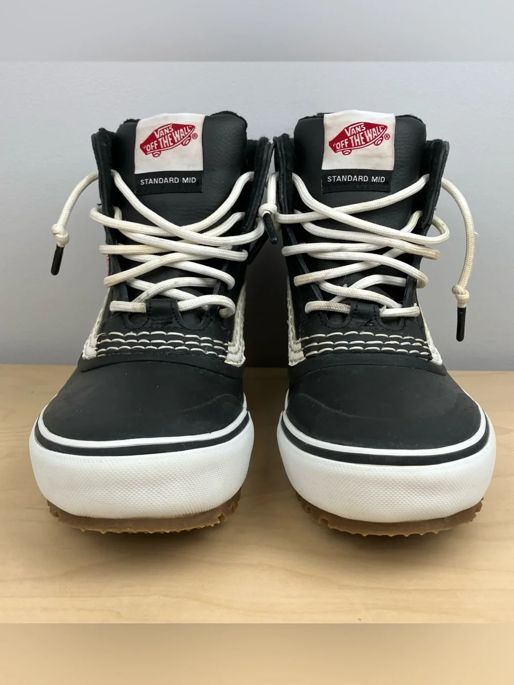 Vans Men’s Size 9.5 Standard Mid Snow MTE Black & White Waterproof Sneaker Boots